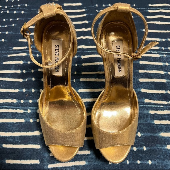 Steve Madden Nairi Gold Heel - Picture 3 of 11